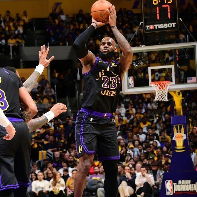 九游-日本队不断突破！，詹姆斯连续二十场比赛得分超过战术调整上演精彩一战的简单介绍