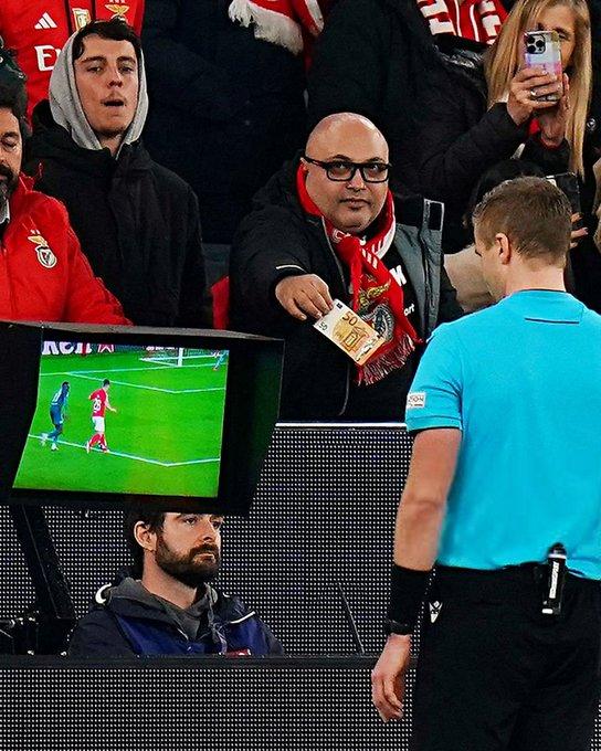 九游APP下载- 法兰克福训练开放日，赛后造点机会引观众欢呼，葡超在即，赛季目标并未改变